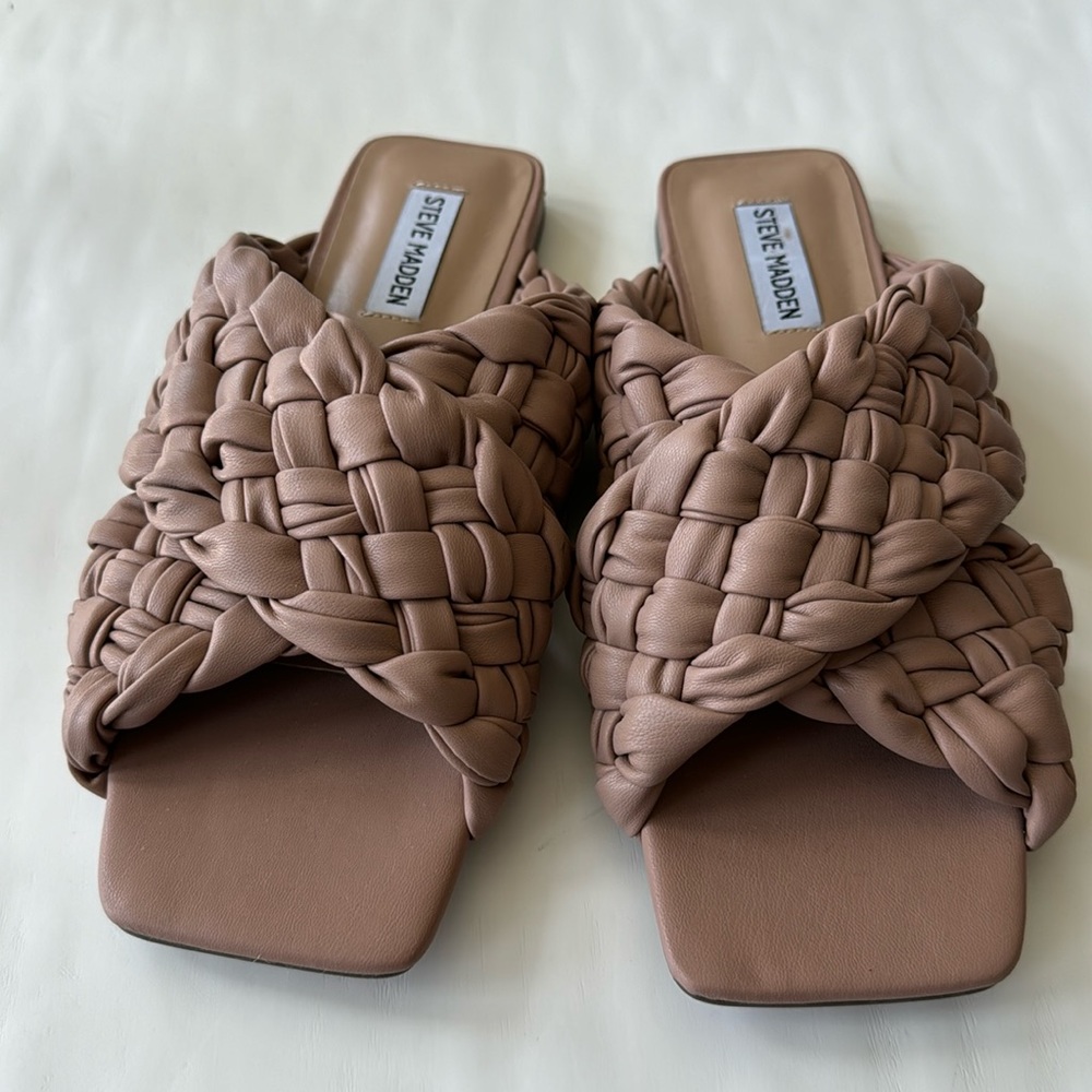 NWOT Steve Madden woven sandal size 9.5M